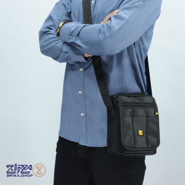 کیف دوشی برزنتی جلو نقاب مردانه