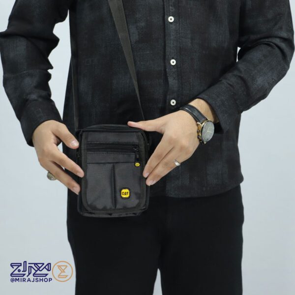 کیف دوشی برزنتی جلو نقاب مردانه