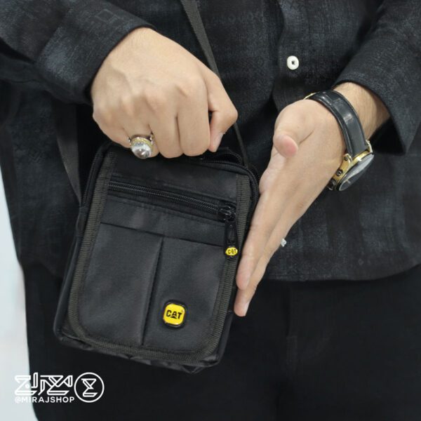 کیف دوشی برزنتی جلو نقاب مردانه