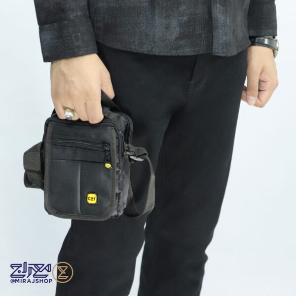 کیف دوشی برزنتی جلو نقاب مردانه